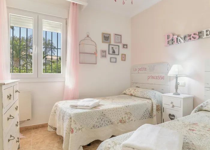 Mirador De La Atalaya Con Jardín