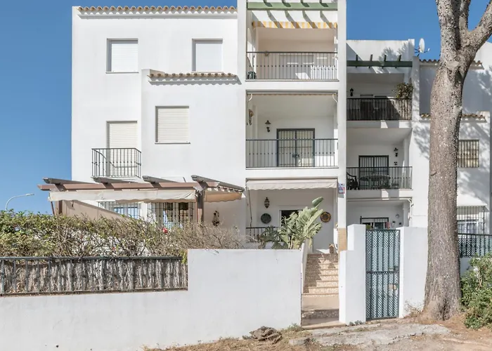 Mirador De La Atalaya Con Jardín